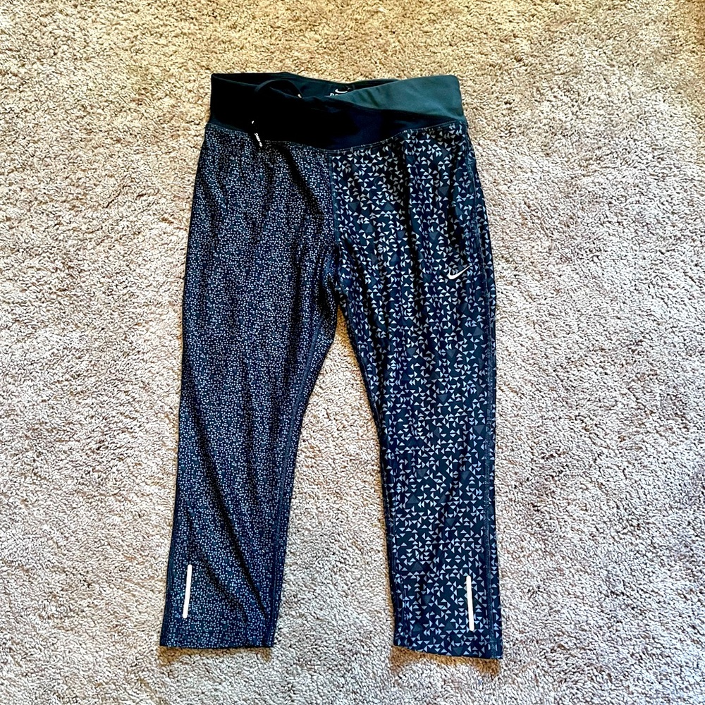 Women’s Nike crop legging- work out wear